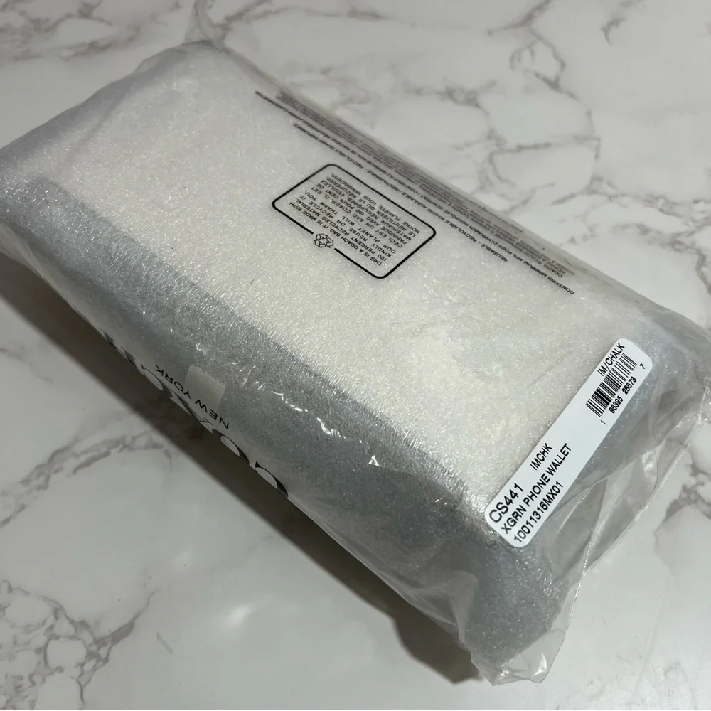 NWT Coach Ivory Leather Wristlet/Phone Wallet - Picture 10 of 11